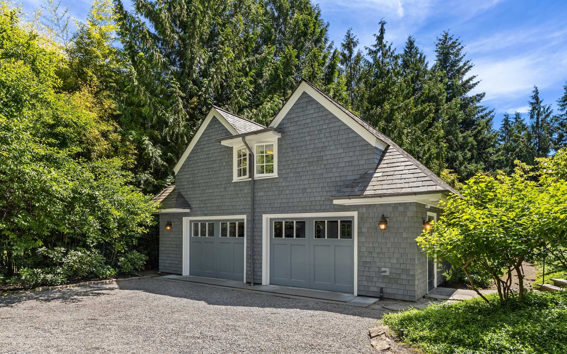 Sunny Hamptons Style in the Heart Of Medina