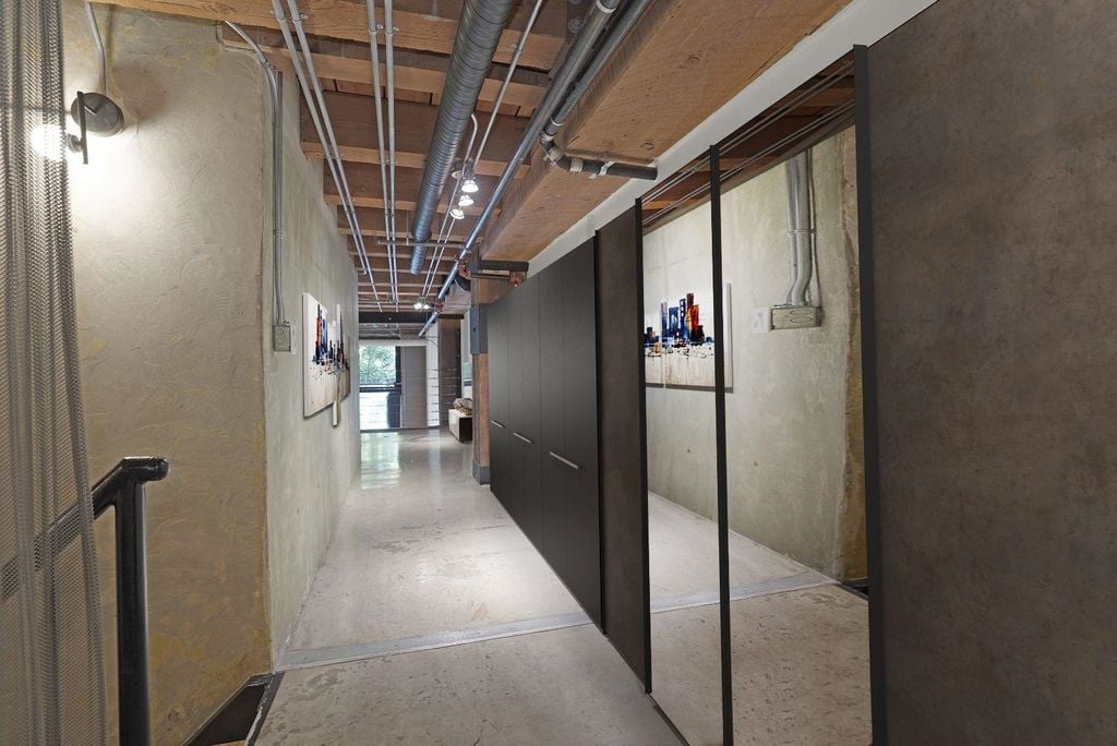87 E Cordova St