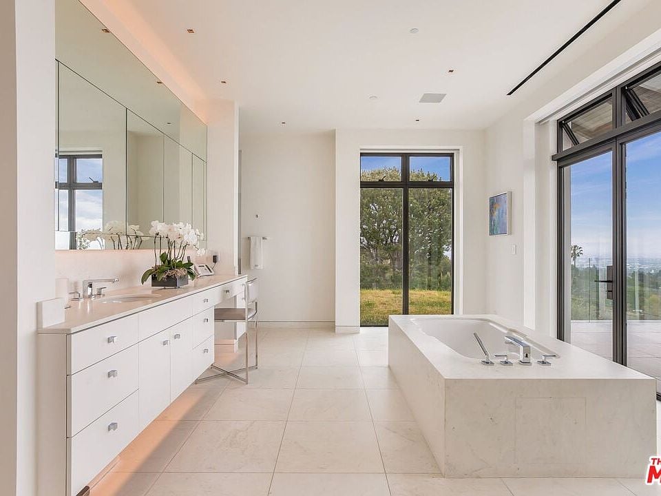9966 Beverly Grove Dr