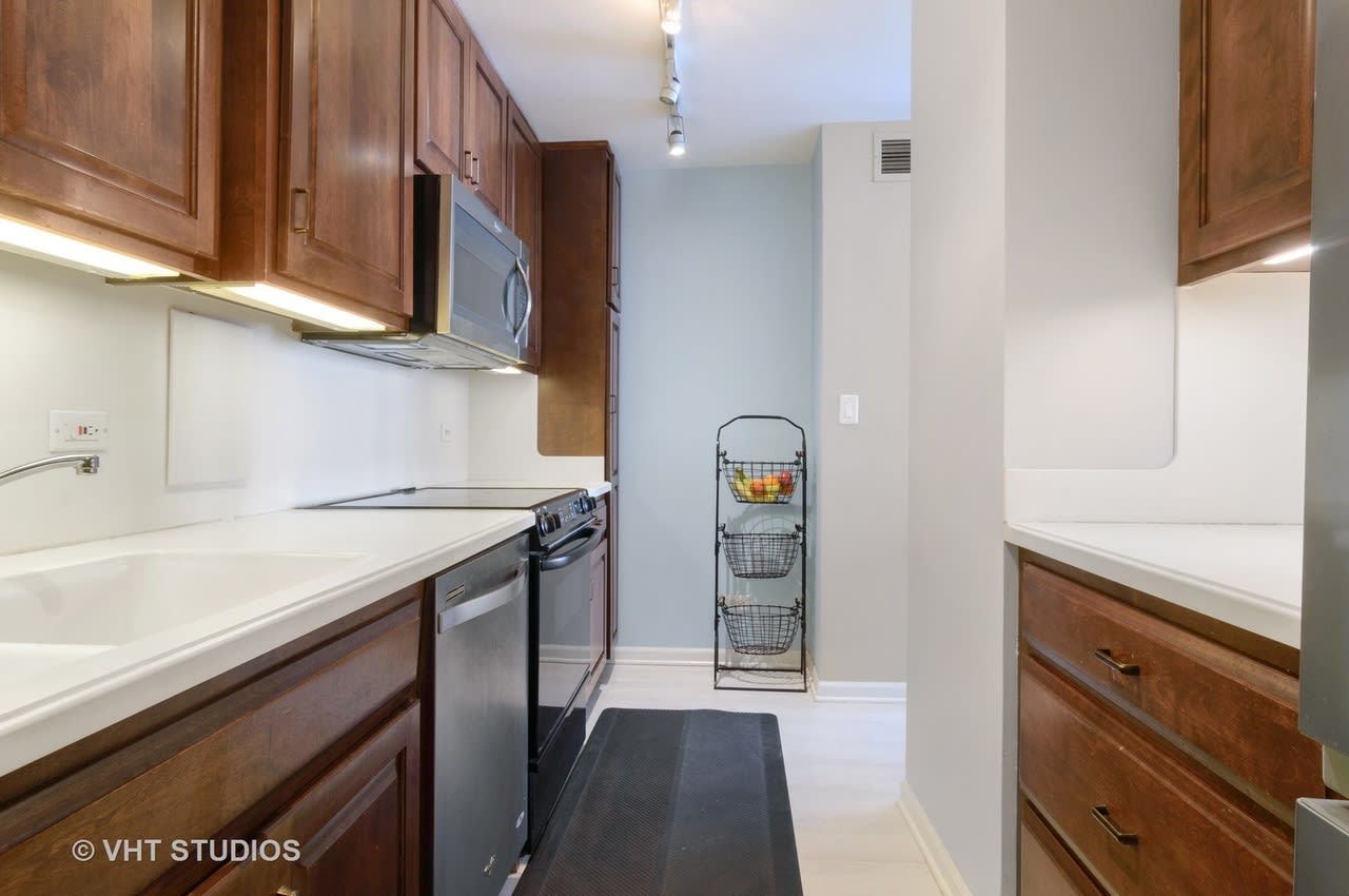 5701 N Sheridan Rd #8F