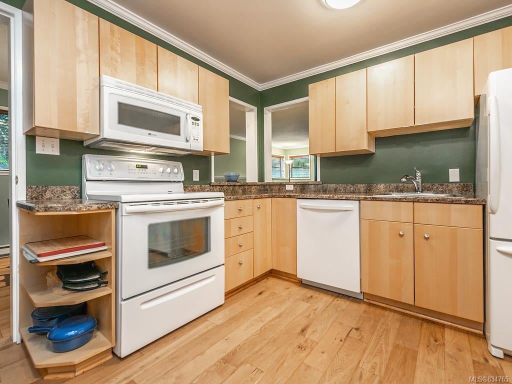104-439 Cook St