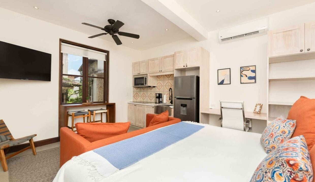Private Walkable Beach Town Studio, Flamingo, Guanacaste