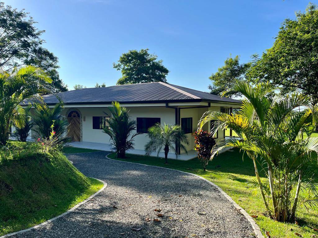Captivating Modern 3 bedroom Oasis in Ojochal - Your Dream Home Awaits!