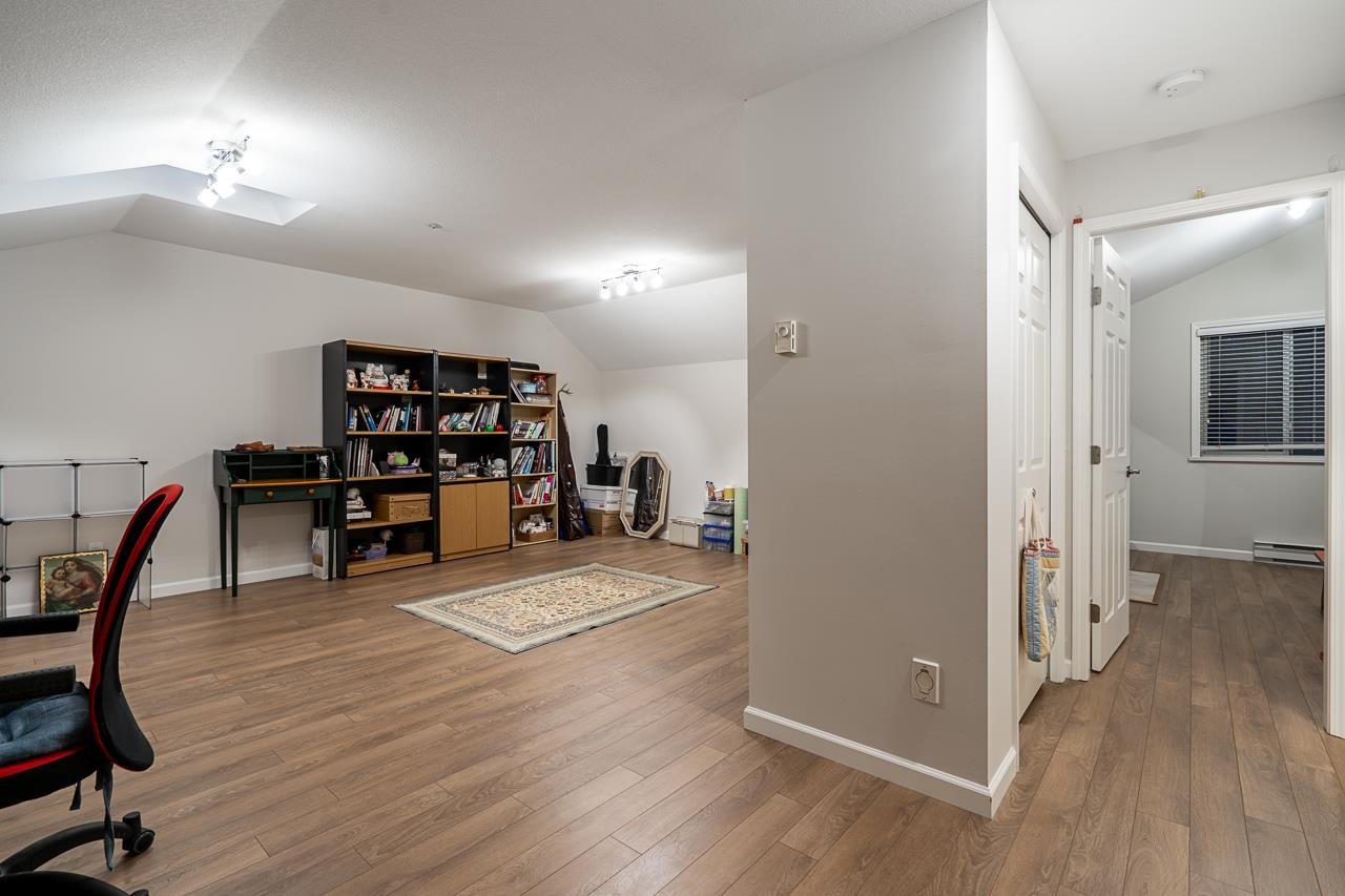 C-1133 E 29th St