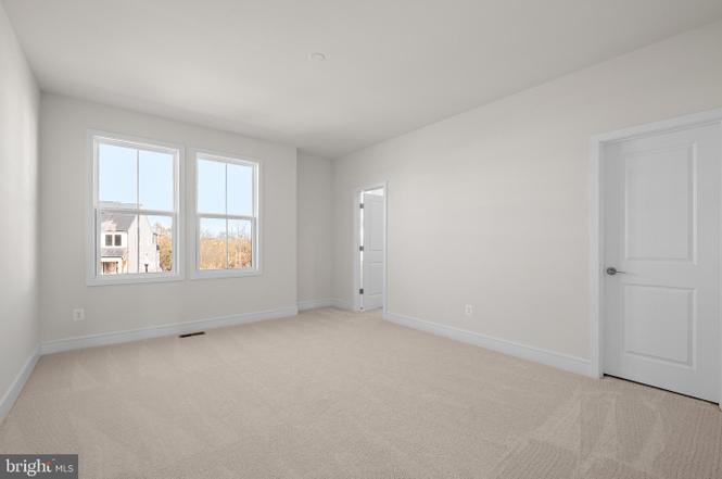 43274 Greeley Sq