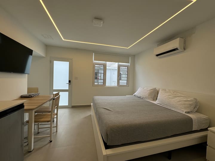 Beach House Apt 8 • King Studio w/ Kitchenette - Airbnb