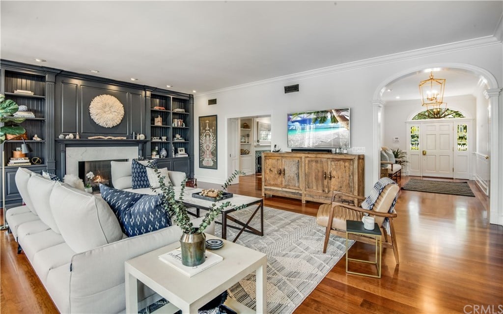 1 Williamsburg Ln