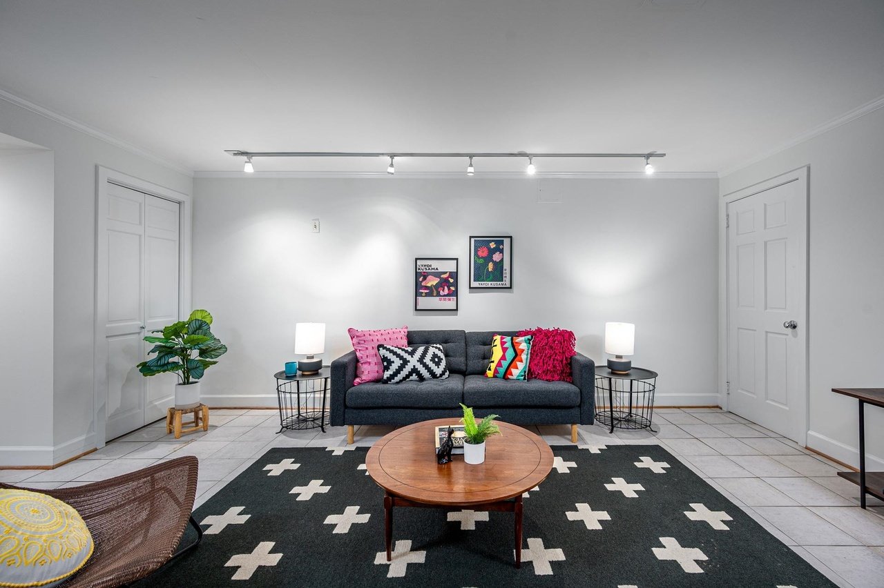 1126 Sourwood Dr