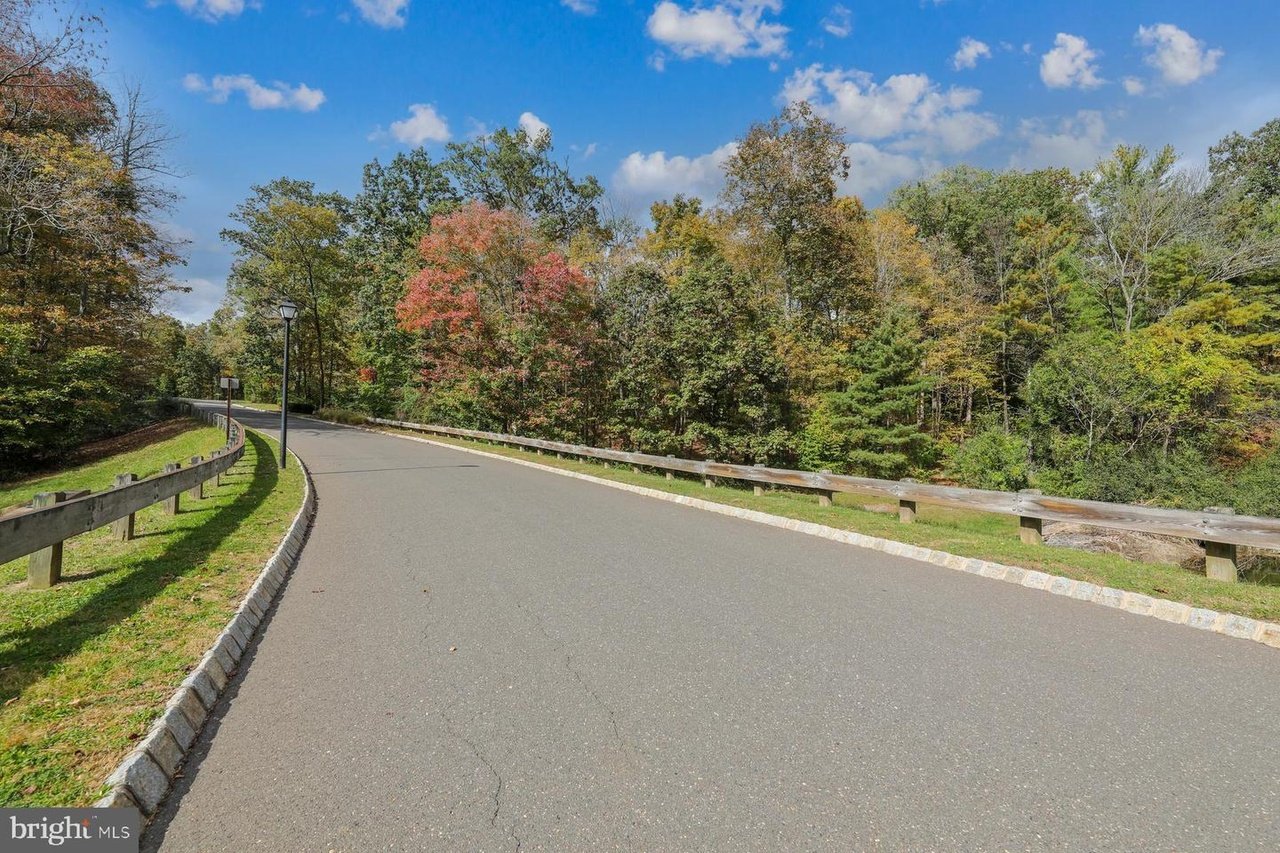 22 Running Cedar Rd