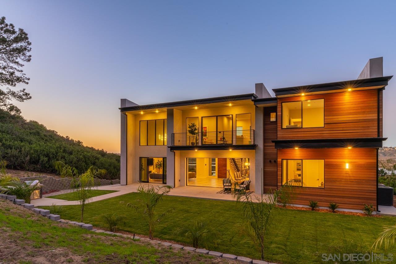 2829 Racetrack View Dr