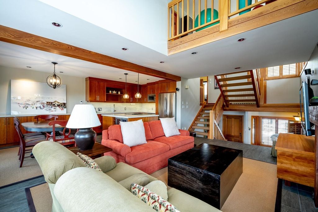 3525 Falcon Cres, #1