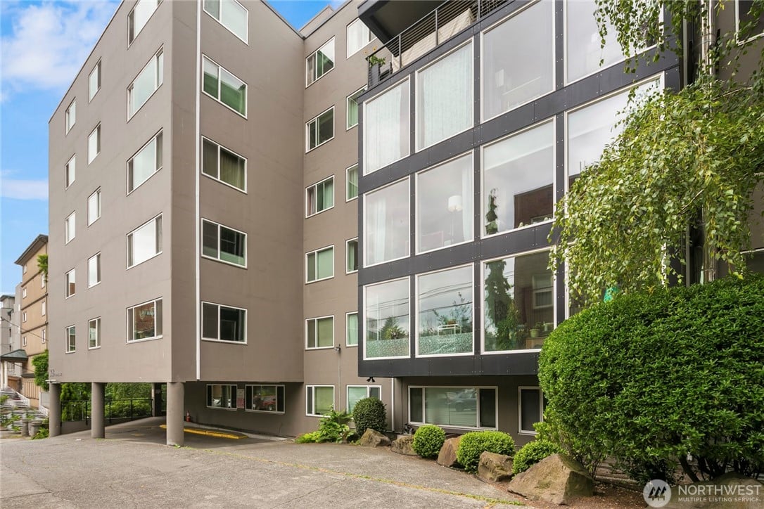 308 E Republican Street #607