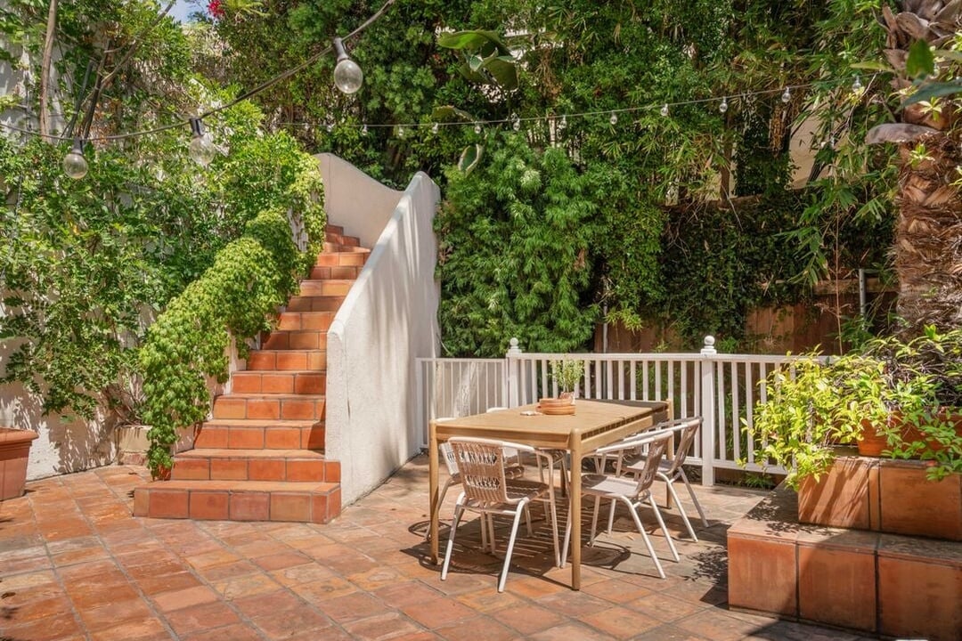 Windmere Pavilion, St Ives Dr, 90069