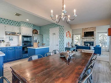 1204 Lakeside Dr E