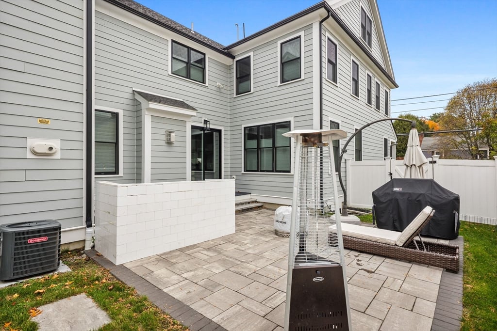 547 Webster St