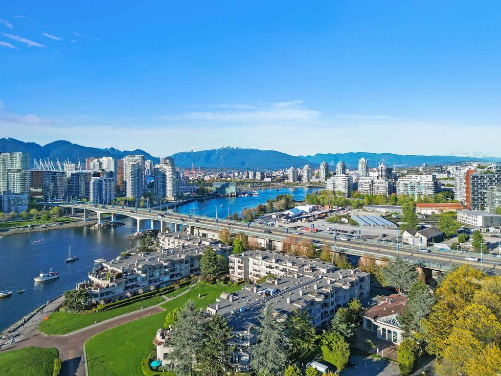 1869 Spyglass Pl, #211