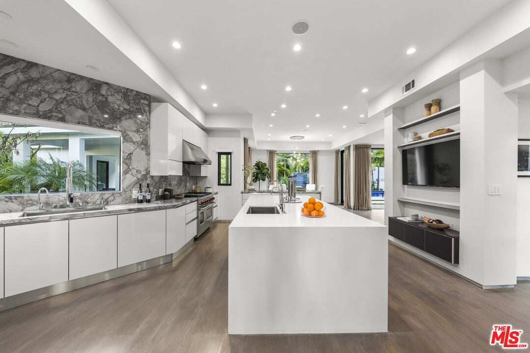  9586 Shirley Ln