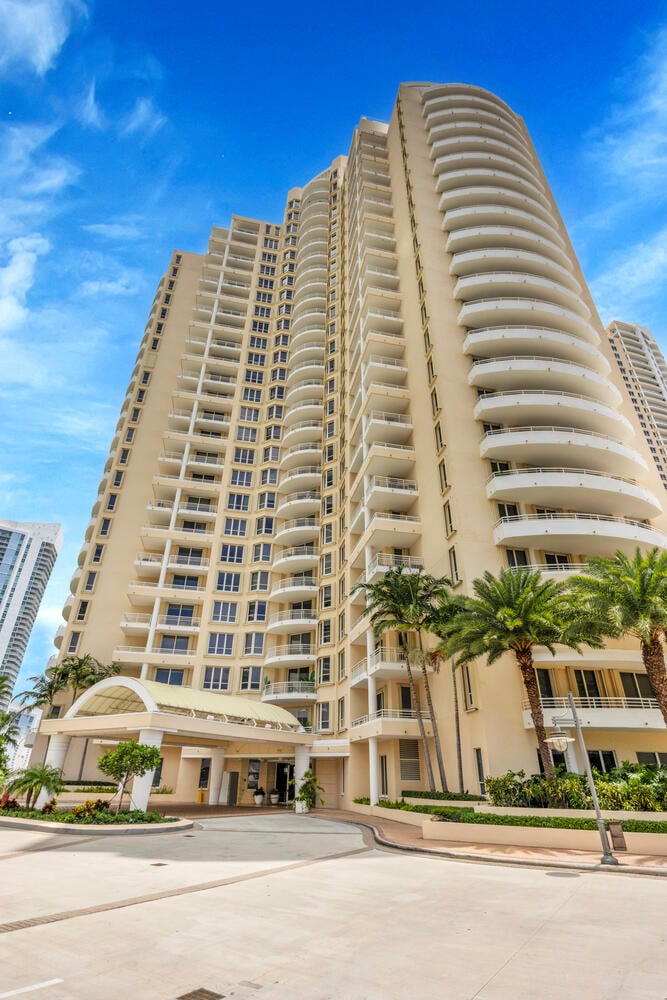 Spacious Rental in Brickell Key