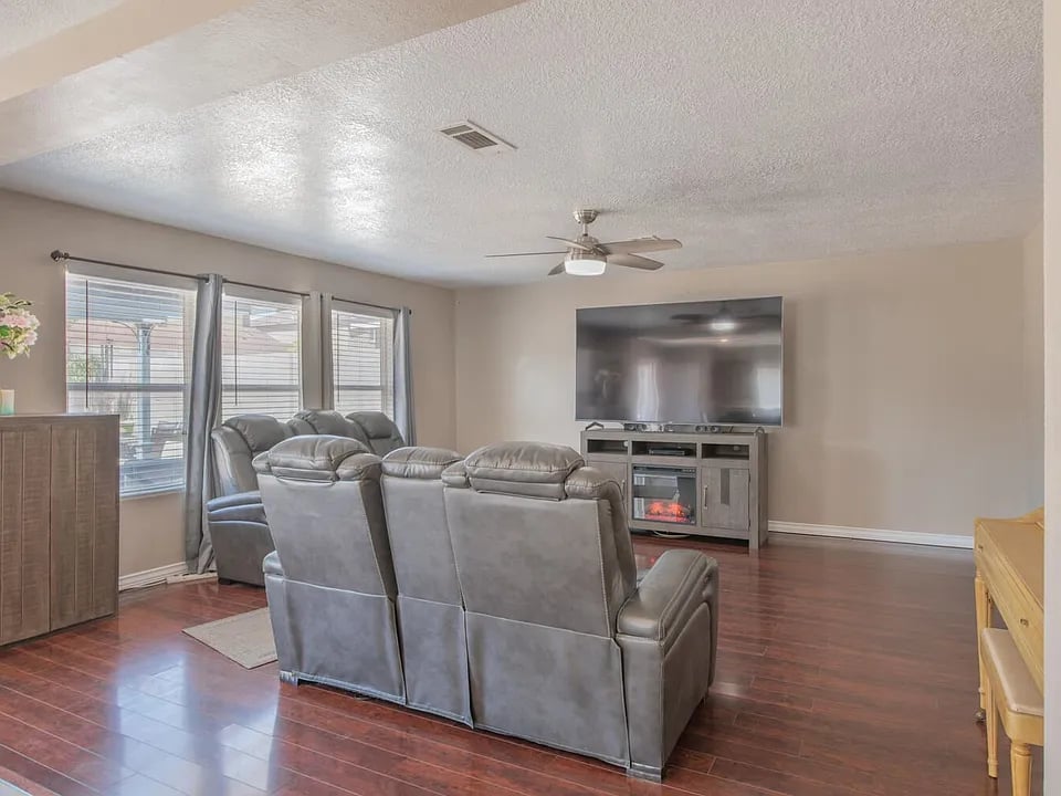 11001 Park North St NW