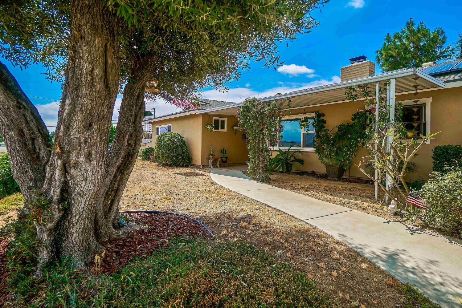 1400 Country Crest Dr