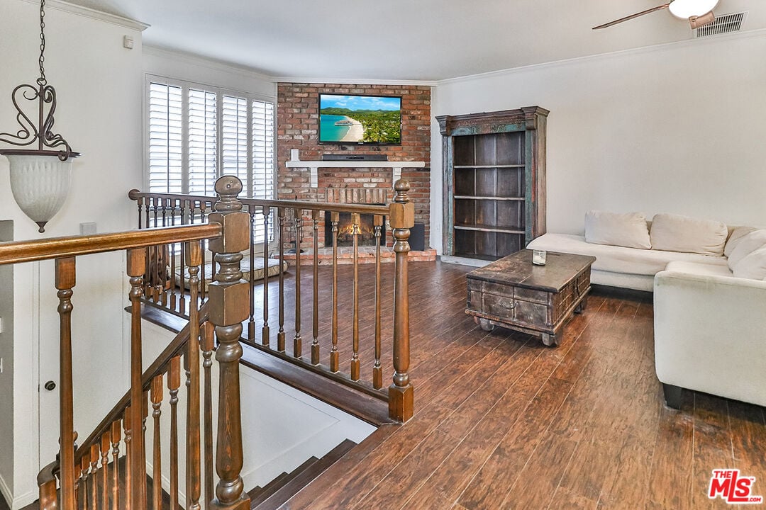 18100 Burbank Blvd Unit 19
