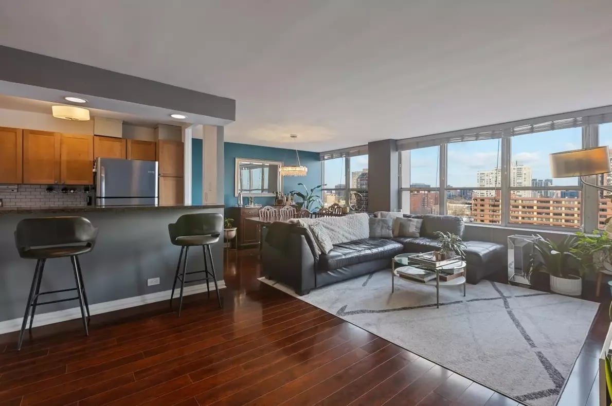 655 W Irving Park Rd #1004