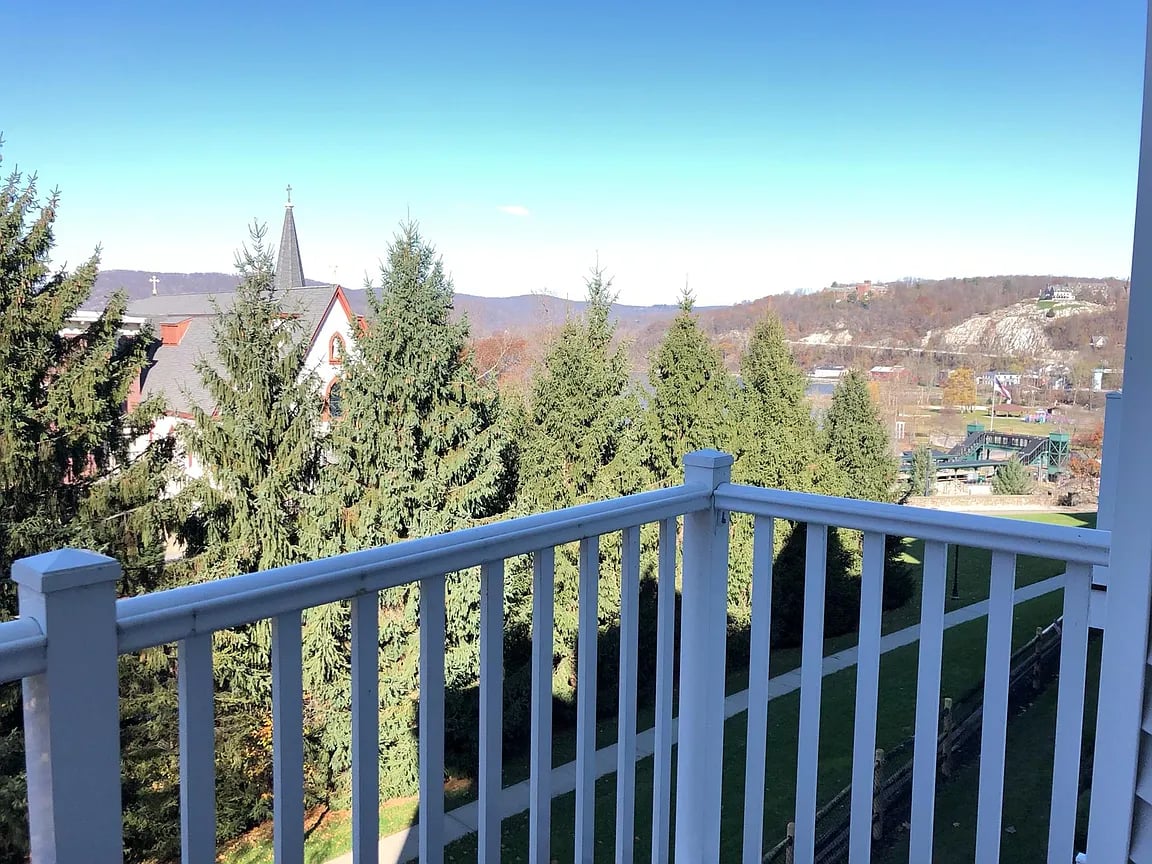 222 Northview Ct