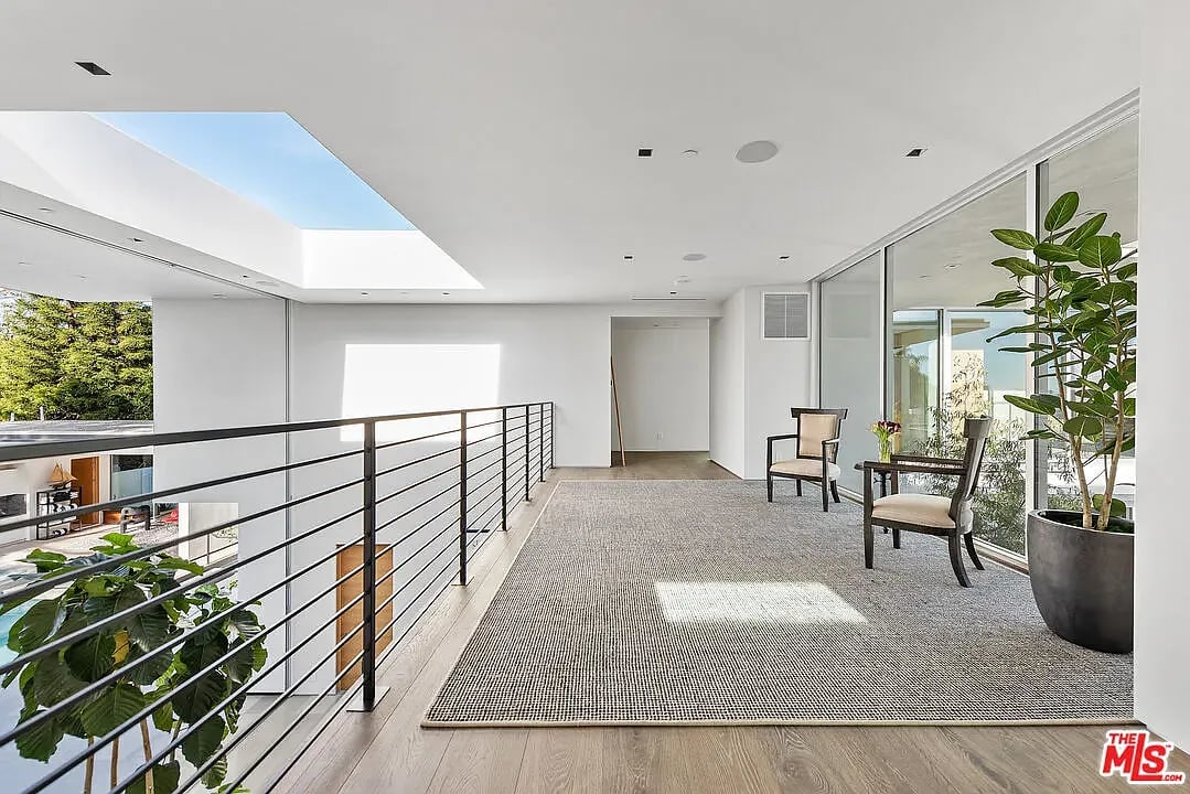 835 San Vicente Blvd
