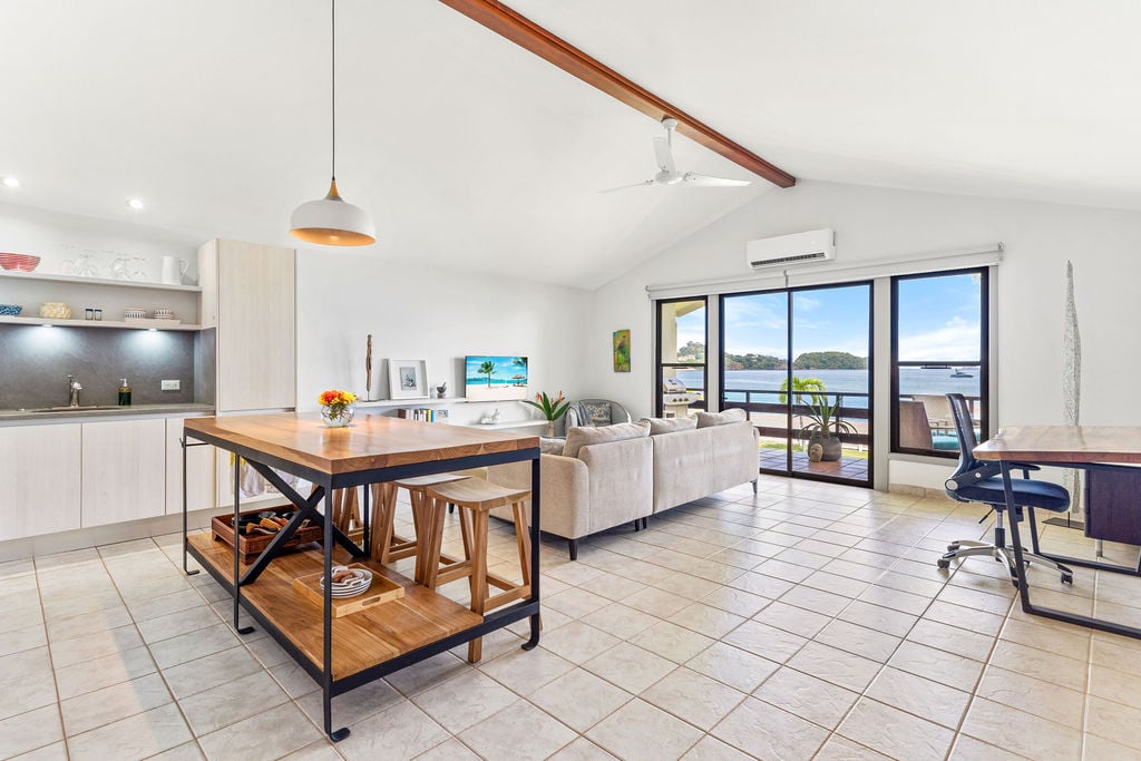 Pacific Beach #10 | Fully Renovated One-Bedroom with Panoramic Ocean & Marina Views