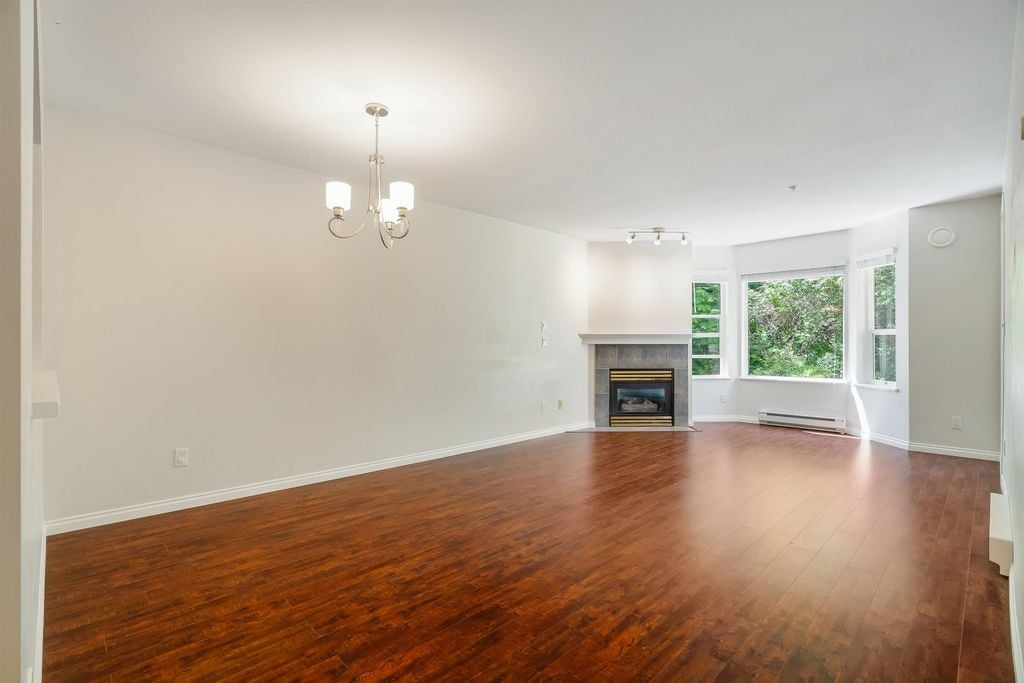 121 Shoreline Cir, #408