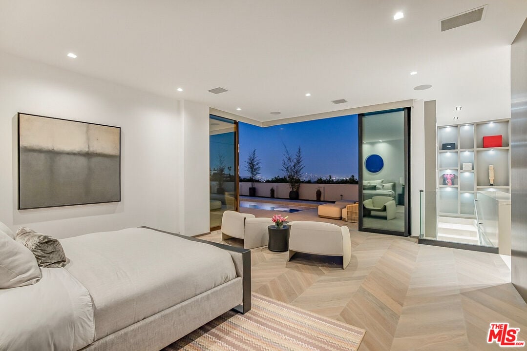 Monarch Crest, Sierra Mar Pl, 90069