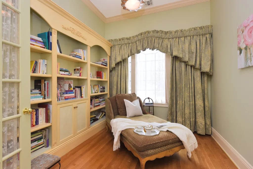 39 Hunting Hollow Ct