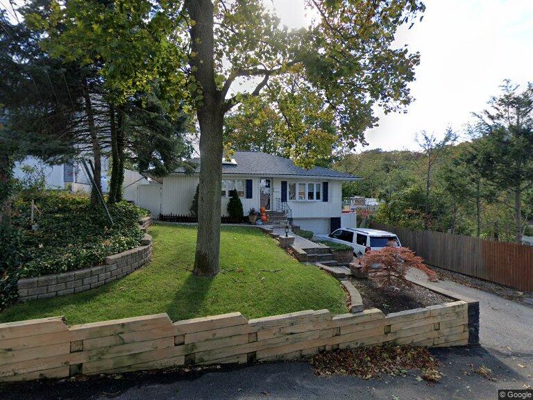 12 Woodland St