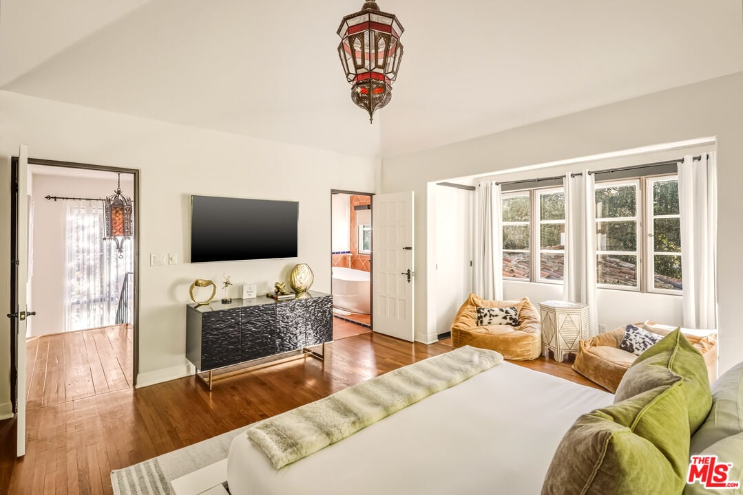 Sunset Vale Ave, 90069