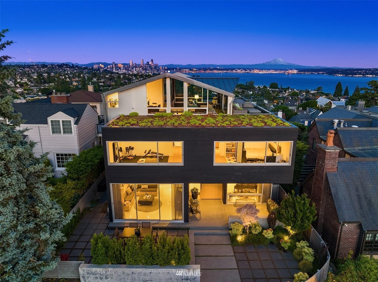 2460 Crestmont Place W