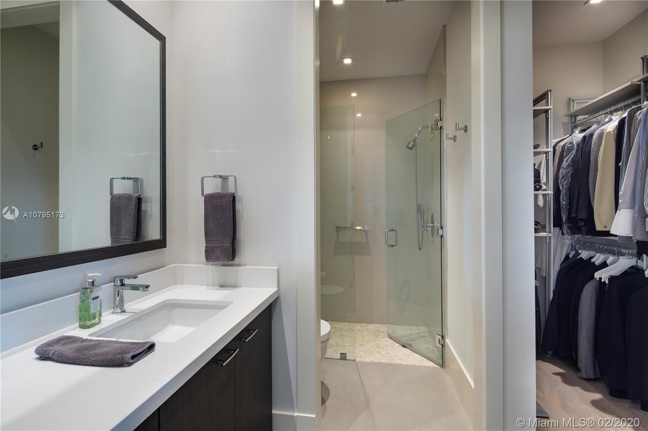 4965/4945 SW 82 St