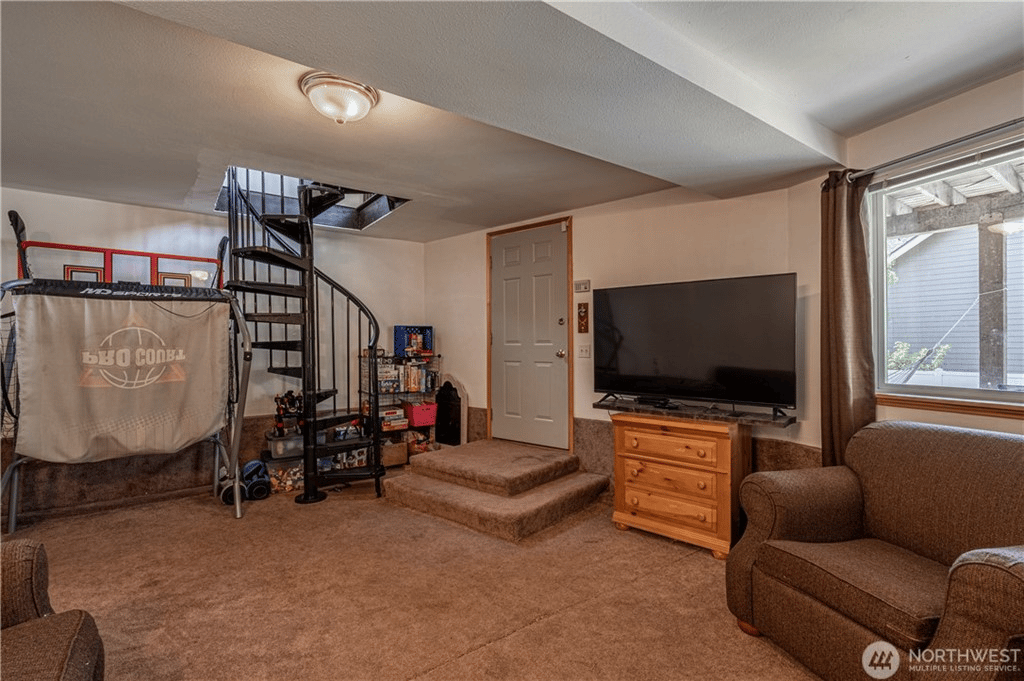 325 W Emerson Dr