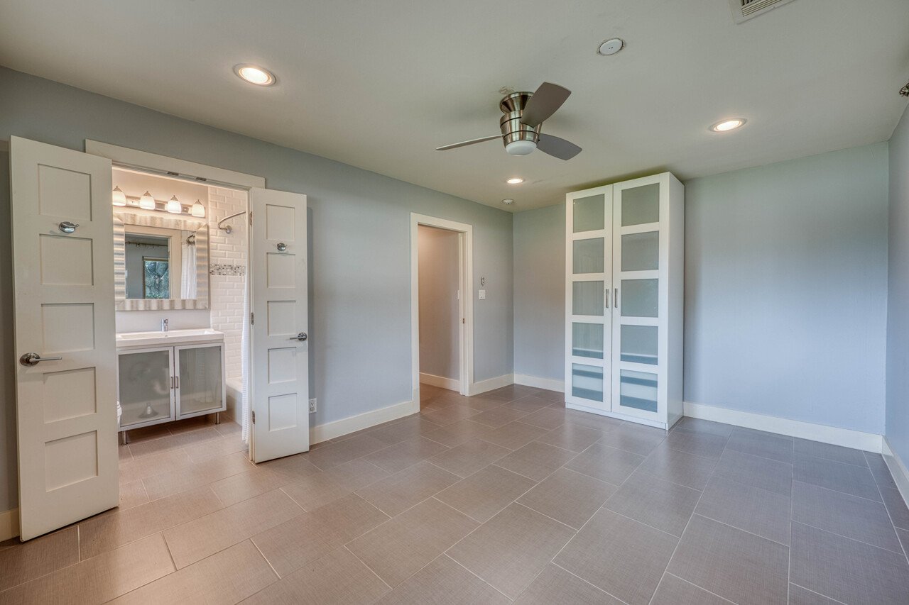 1704 Bluebonnet Lane