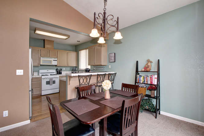 Just Listed! Well Maintained Home in Roseville!