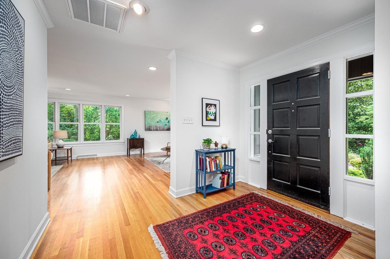 1126 Sourwood Dr