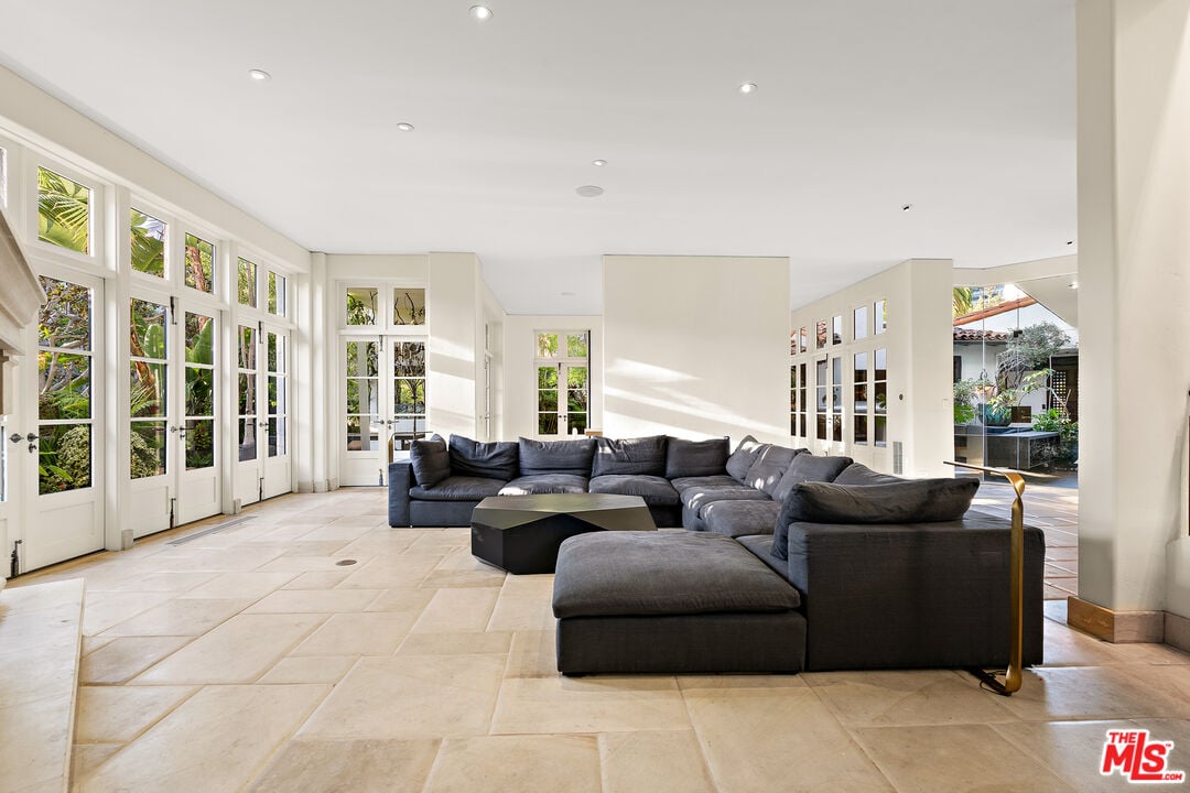 Century Woods Dr, 90067