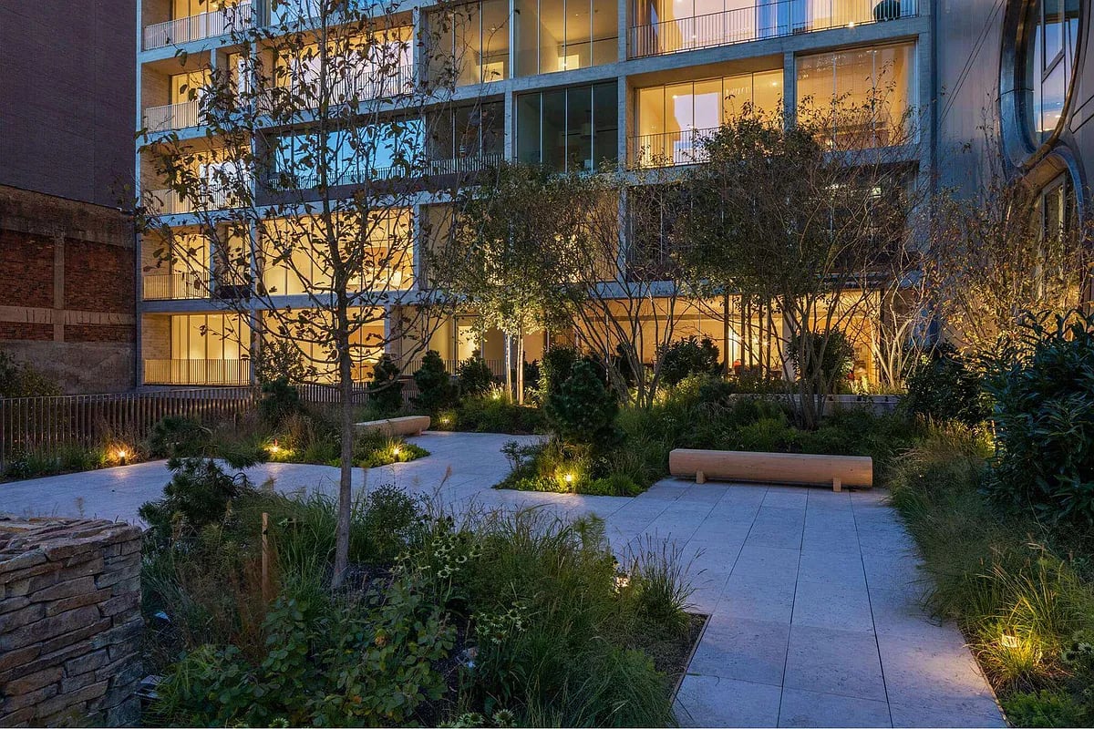 527 W 27th St, #2B