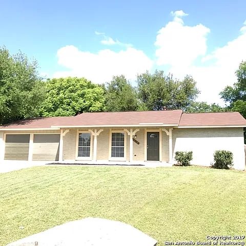2710 Lake Mont