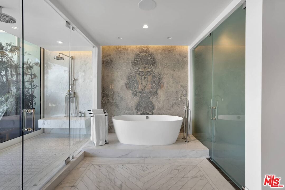 6250 Hollywood Blvd, #15A/B