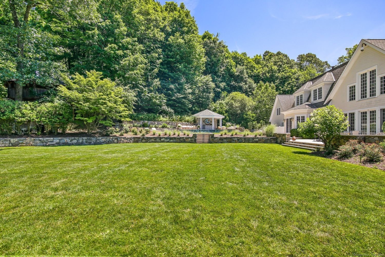 4 Longwood Dr