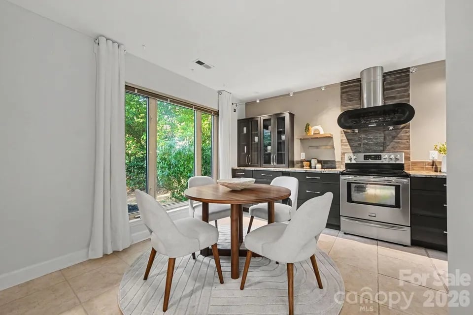 10006 Stoneleigh Lane