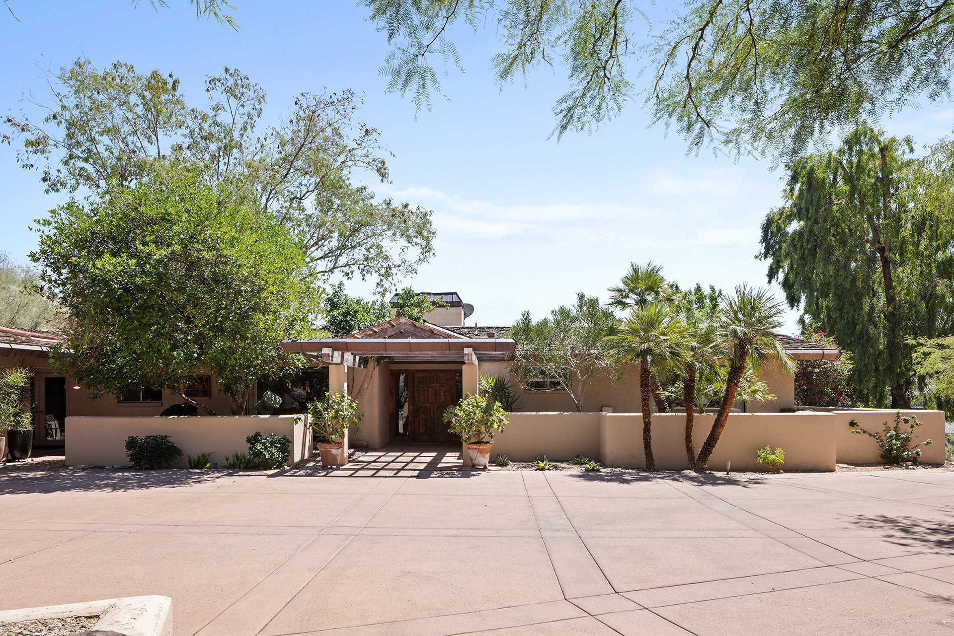 7547 N LAKESIDE Lane