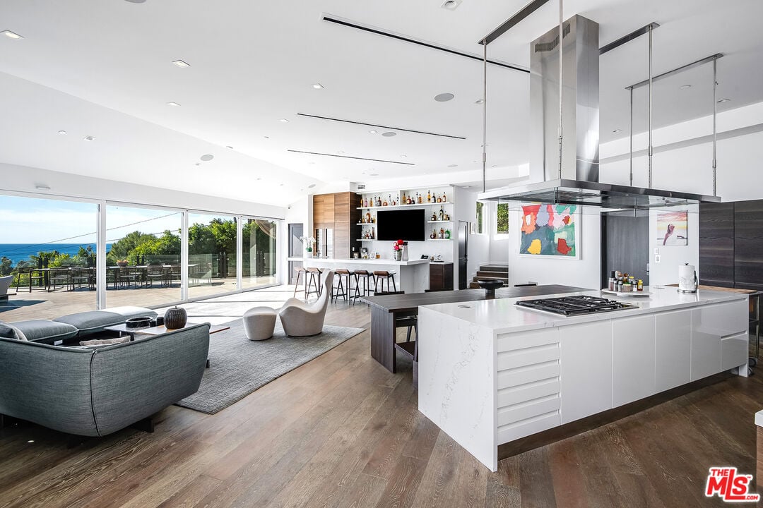 Vireon Pavilion, Pacific Coast Hwy, 90265