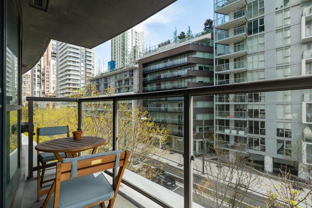 501 Pacific St, #402