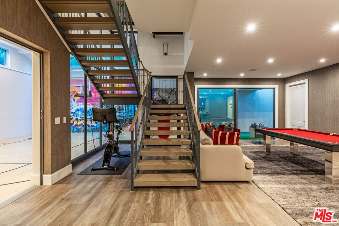 Monarch Reserve, N Norman Pl, 90049